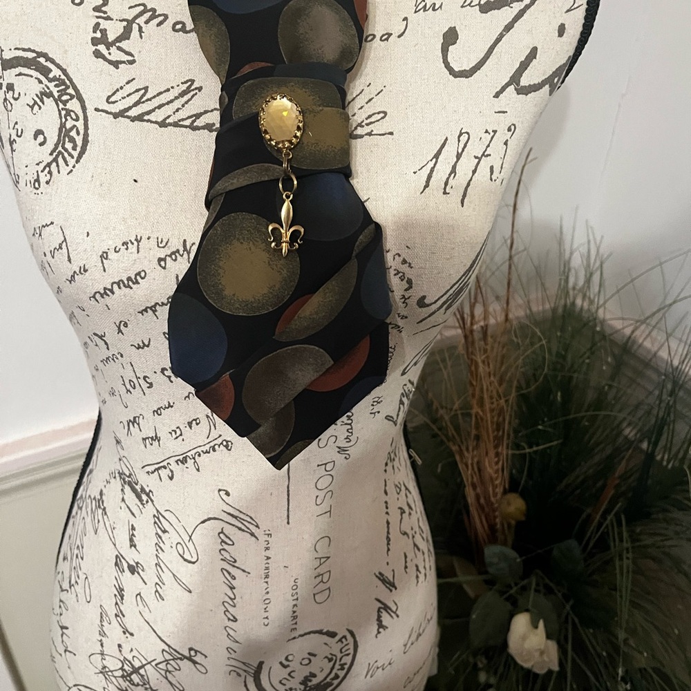 Elegant Multicolor Women's necktie necklace